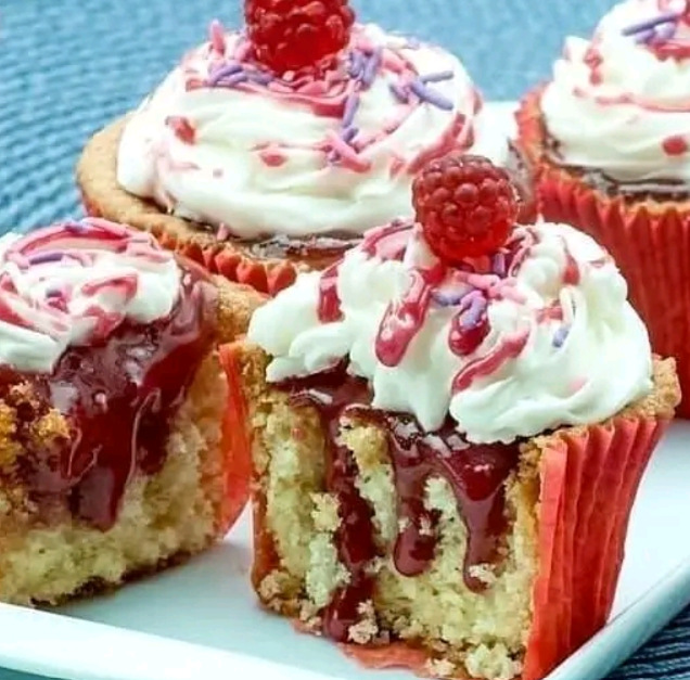 Powdered milk and raspberry cupcake