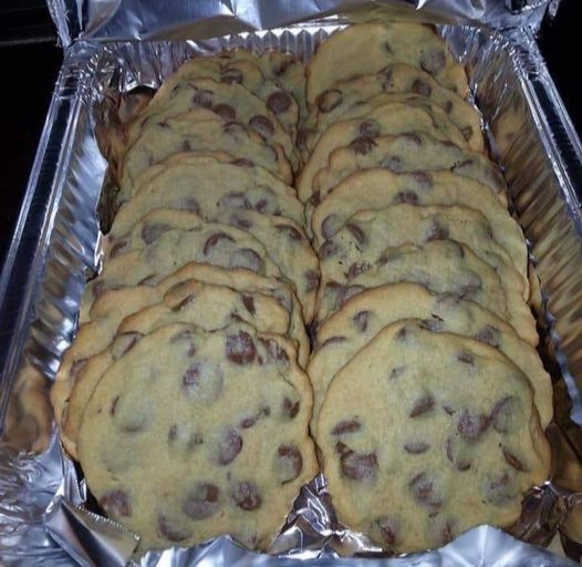 EASY CHOCOLATE CHIP COOKIES