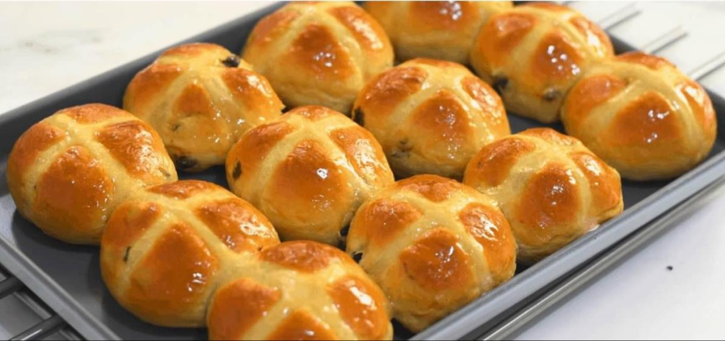 DELICIOUS SOFT HOT CROSS BUNS