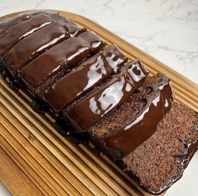 CHOCOLATE PROTEIN BANANA BREAD