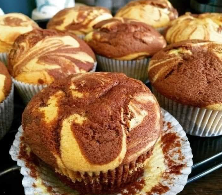 CHOCOLATE VANILLA MARBLE CUPCAKES  