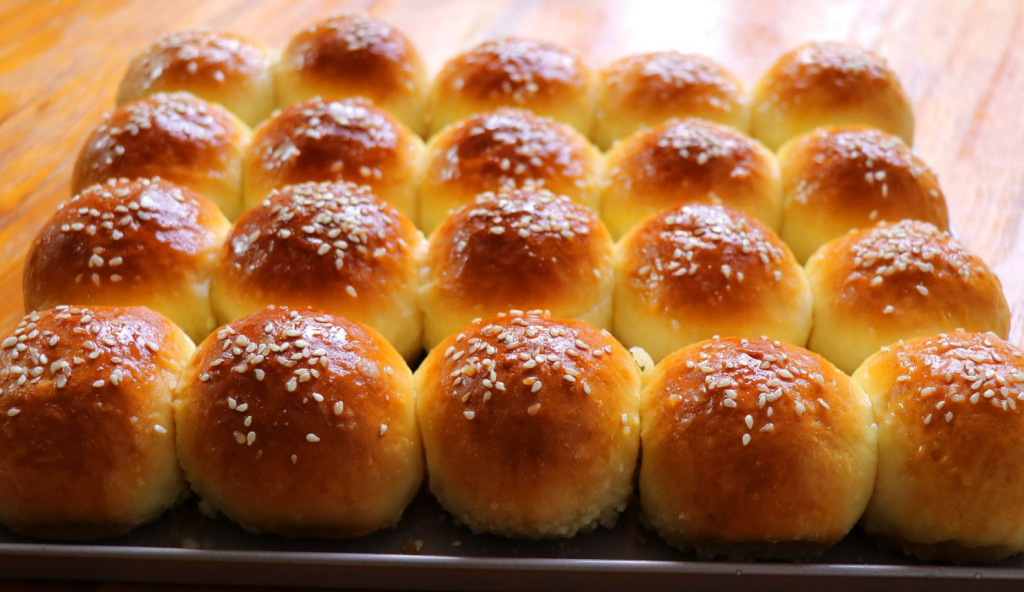 Cheesy Dinner Rolls